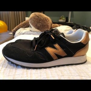 New Balance 520 Black/Gold Sneakers